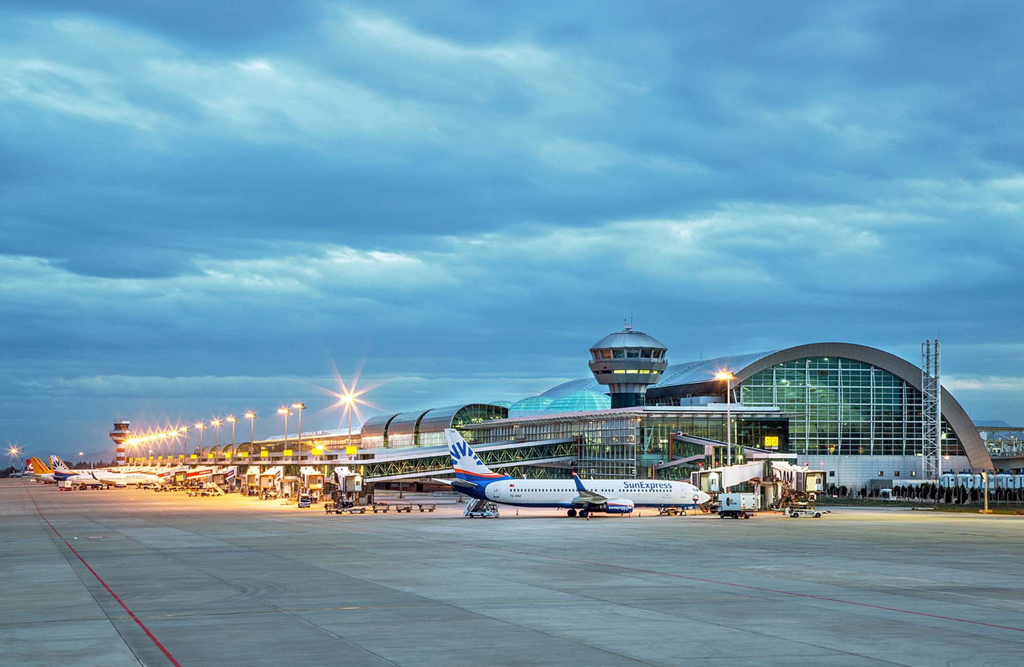 İzmir Adnan Menderes  Airport (Adb)